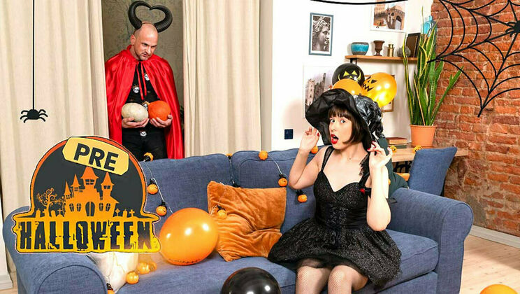 Club Sweethearts - Andrew MarshallSandy Cheeks - Spooky fuck before Halloween 