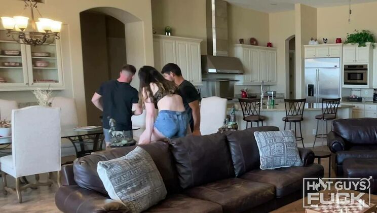 Hot Guys Fuck - Emma BarnesJack Phoenix - BEHIND THE SCENES: Jack Phoenix & Emma Barnes! 