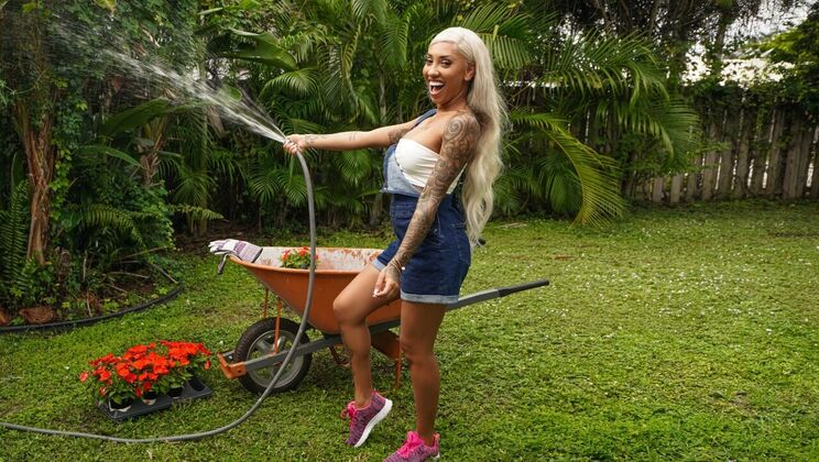 RK Prime - Logan XanderKona Jade - Hardcore Gardening 