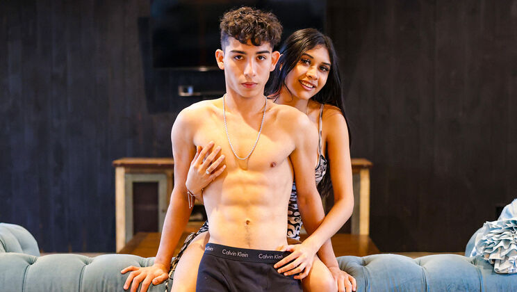 Hot Guys Fuck - Reina HeartJohnny Ortega - Johnny Ortega Bags Reina Heart For A Late Night Hookup! 
