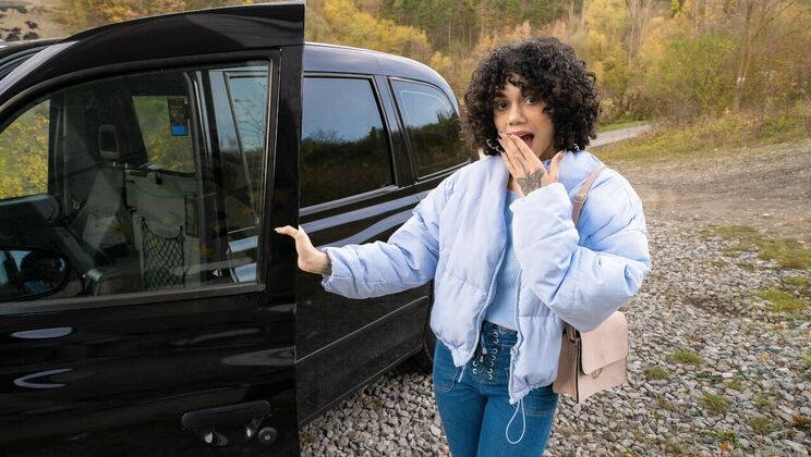 ⁣Fake Taxi - Mih Ninfetinha - 20 Euro and a Blowjob 