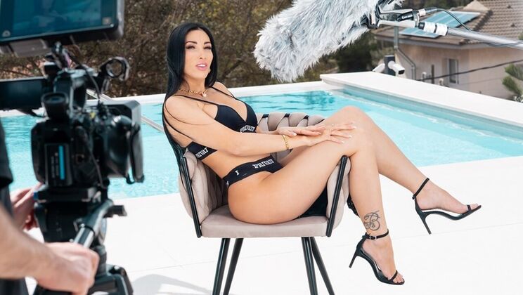 Private - Clea Gaultier - Interview with Clea Gaultier 