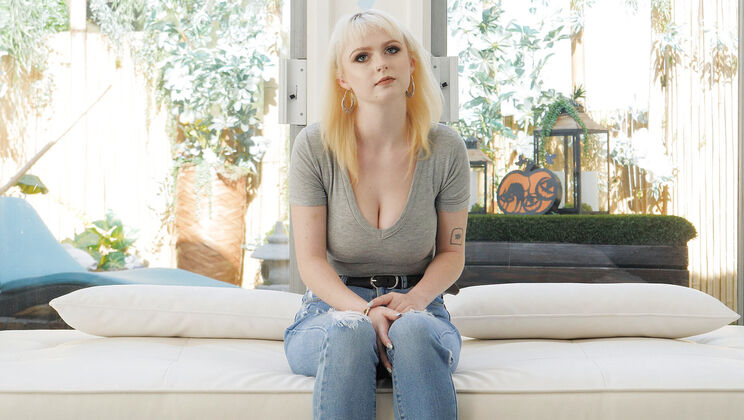 Casting Couch HD - Carrie - Carries Audition 