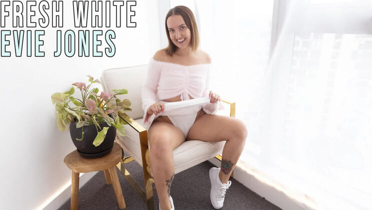 ⁣Girls Out West - Evie Jones - Evie Jones - Fresh White 