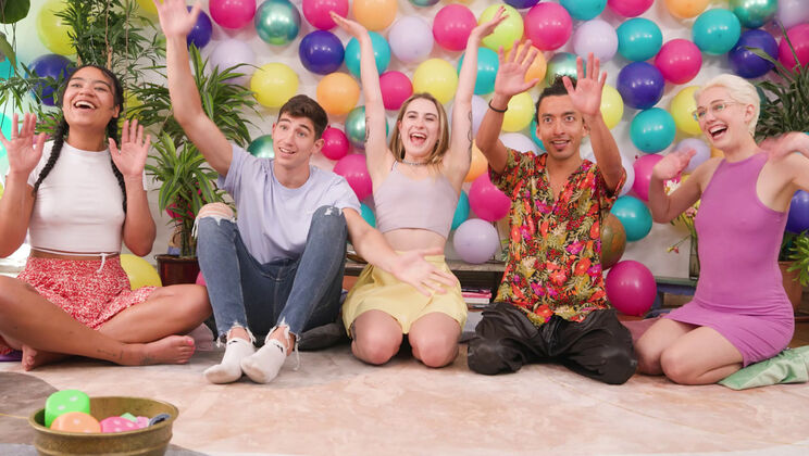 ⁣Ersties - Annika (Ersties)Berry (Ersties)Alice T (Ersties)JD (Ersties)Brady (Ersties) - Dare Ring 7: Boy/Girl Edition (Round 1) 