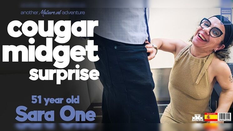 ⁣Mature.nl - Yelena Vera (EU)Manix SweetSara One (EU) - Sara One is a mature midget who fucks the lobby toyboy as a surprise arranged by her friend Yelena 