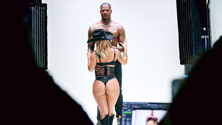 ⁣WIFEY - Jason Luv - Swamp Barbee and Bruce: Gorgeous Cowgirl Reveals Her Face For The First Time 